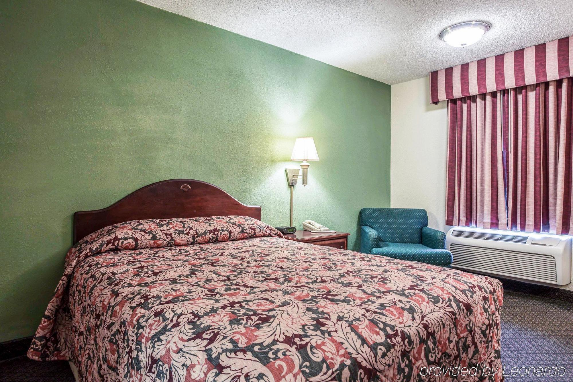 Red Roof Inn & Suites Cornelius - Lake Norman Buitenkant foto