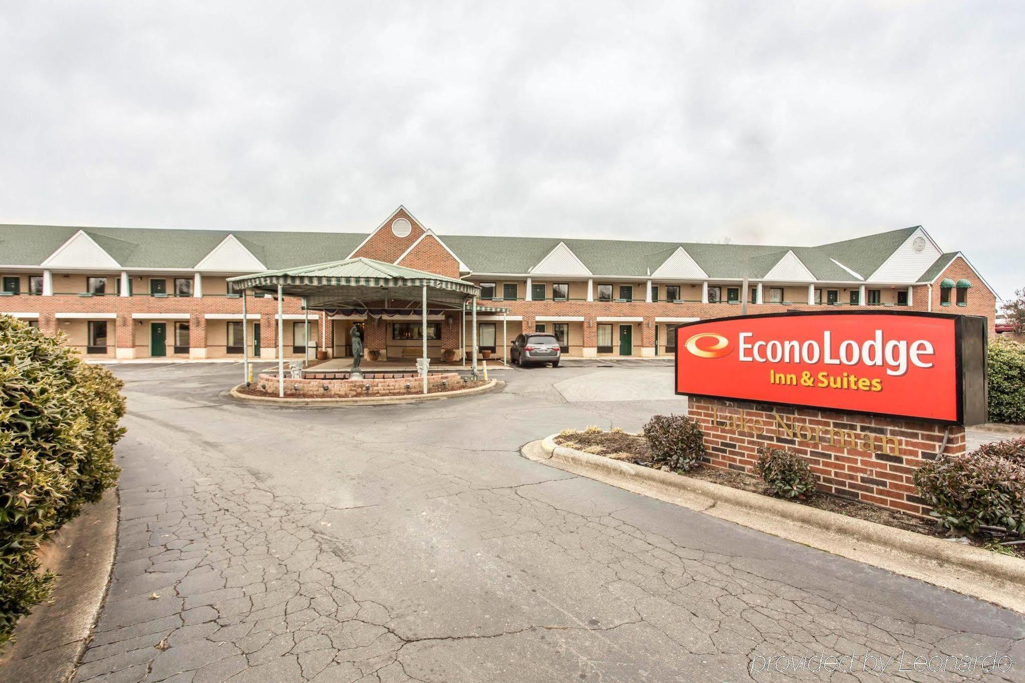 Red Roof Inn & Suites Cornelius - Lake Norman Buitenkant foto