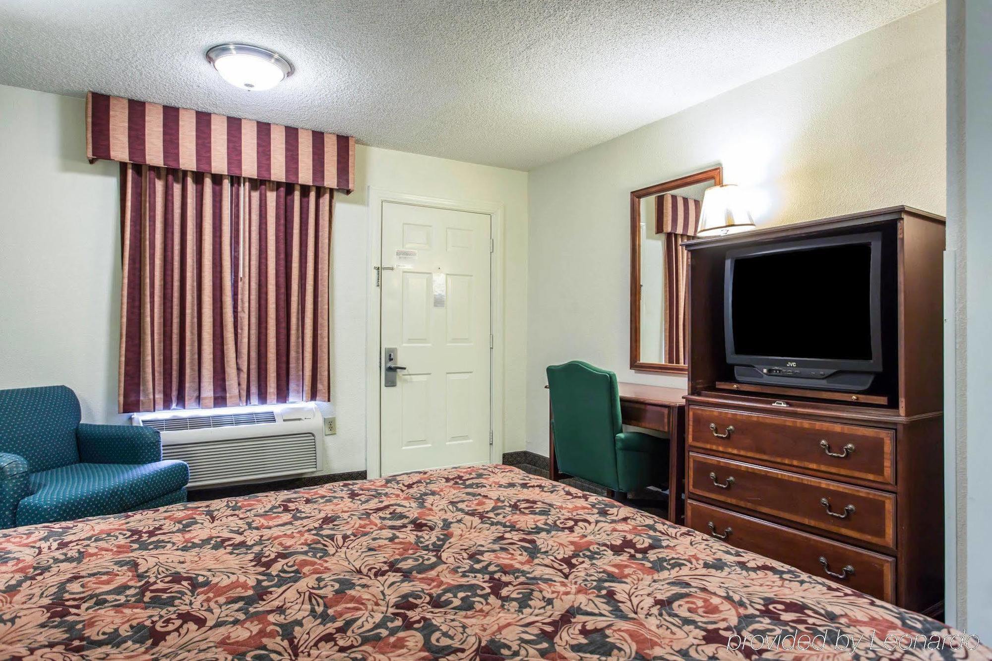 Red Roof Inn & Suites Cornelius - Lake Norman Buitenkant foto