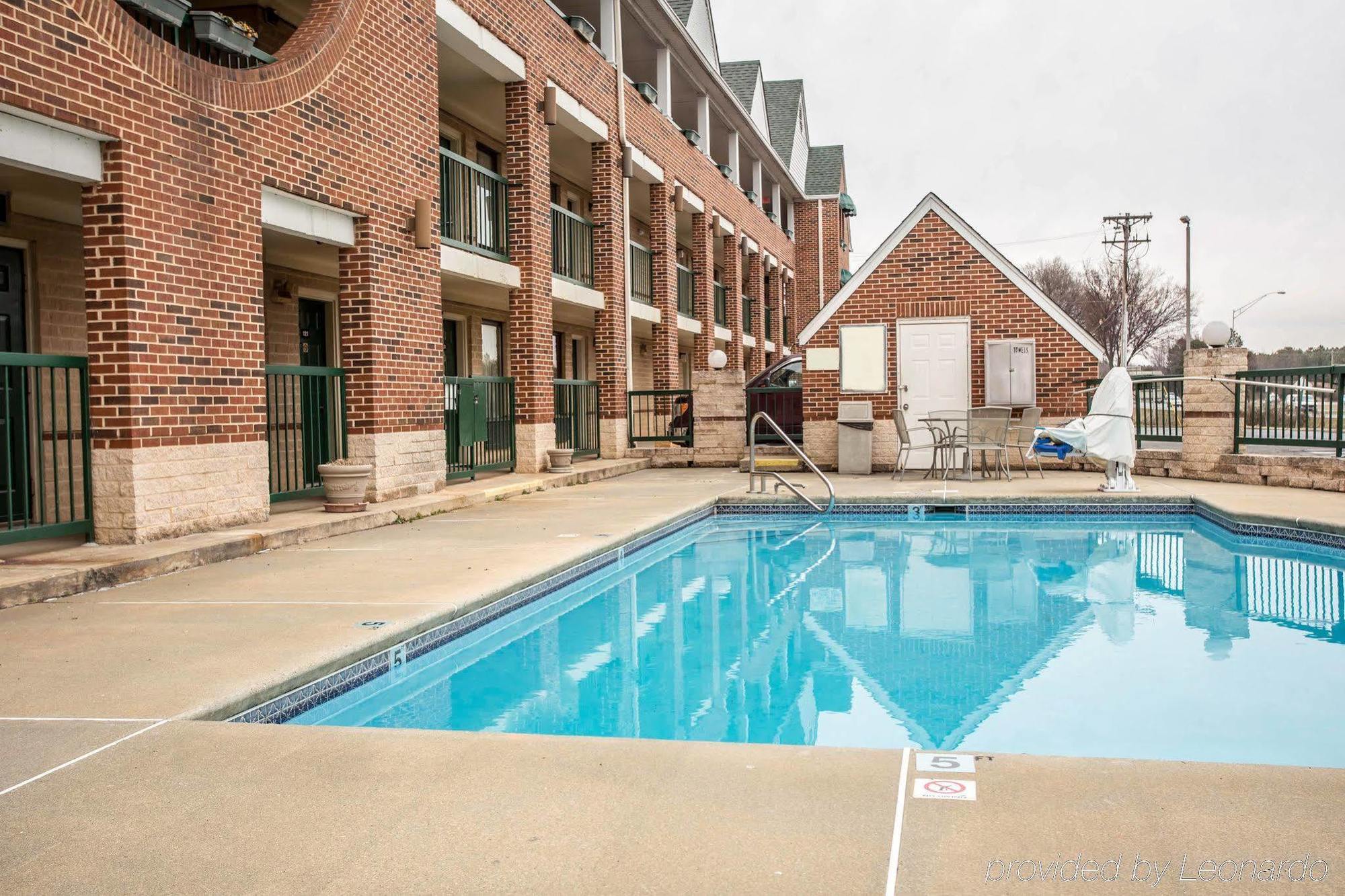 Red Roof Inn & Suites Cornelius - Lake Norman Buitenkant foto