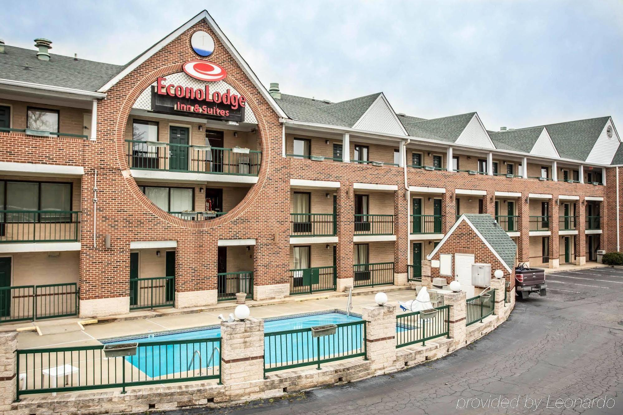 Red Roof Inn & Suites Cornelius - Lake Norman Buitenkant foto
