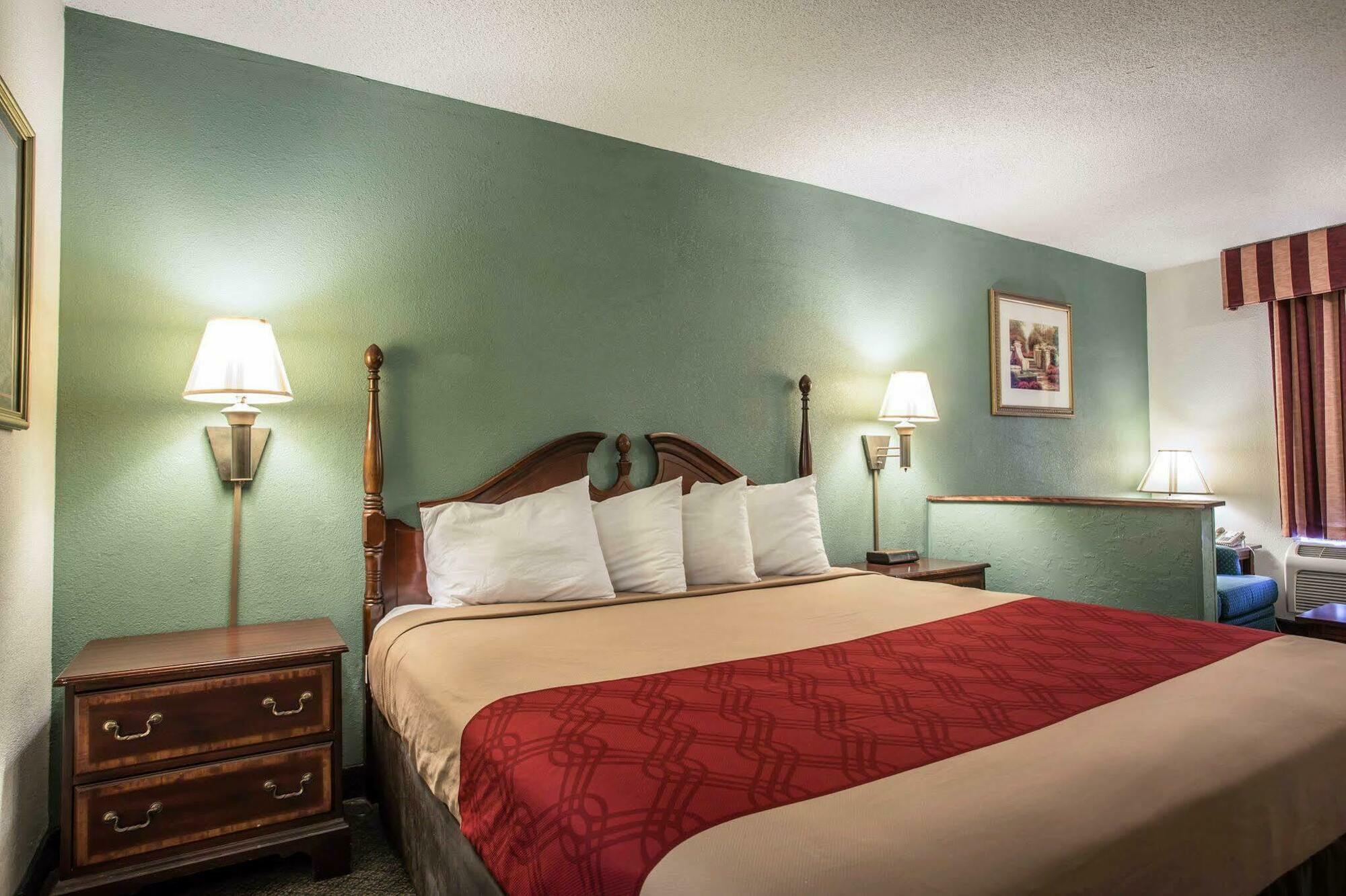 Red Roof Inn & Suites Cornelius - Lake Norman Buitenkant foto