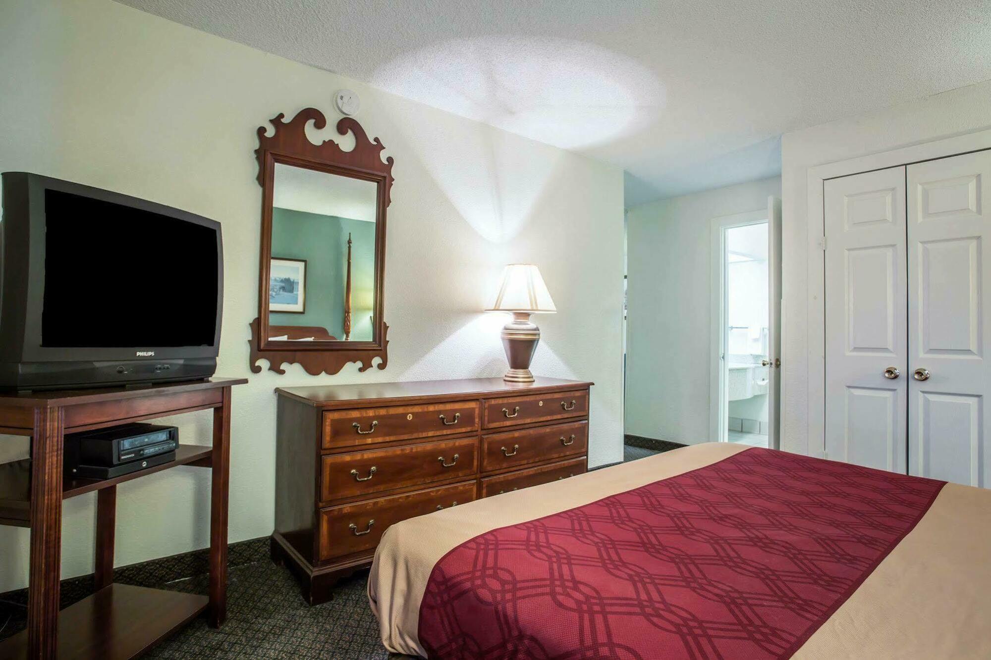 Red Roof Inn & Suites Cornelius - Lake Norman Buitenkant foto