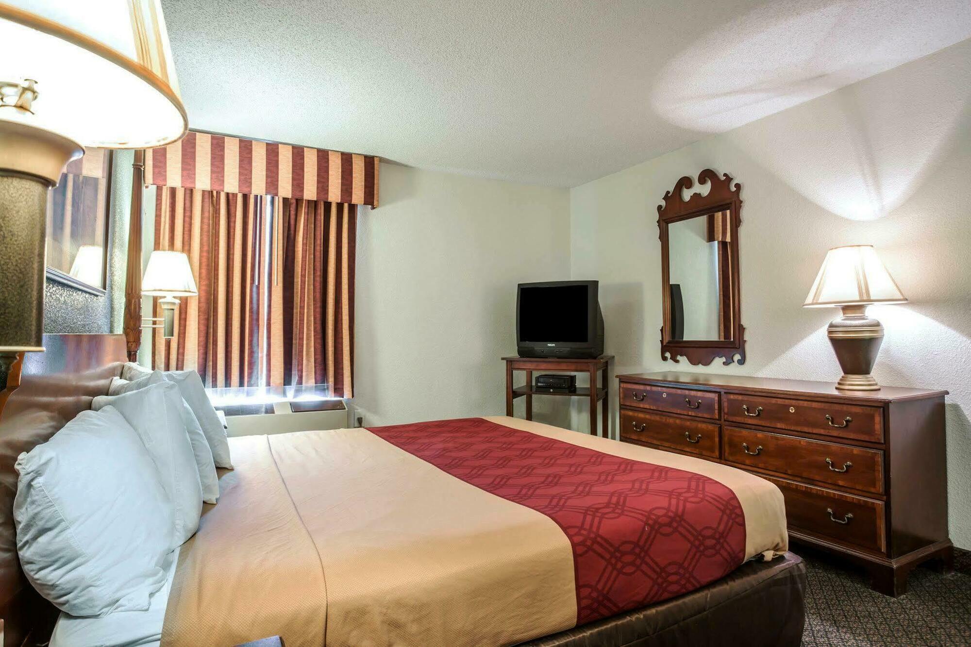 Red Roof Inn & Suites Cornelius - Lake Norman Buitenkant foto