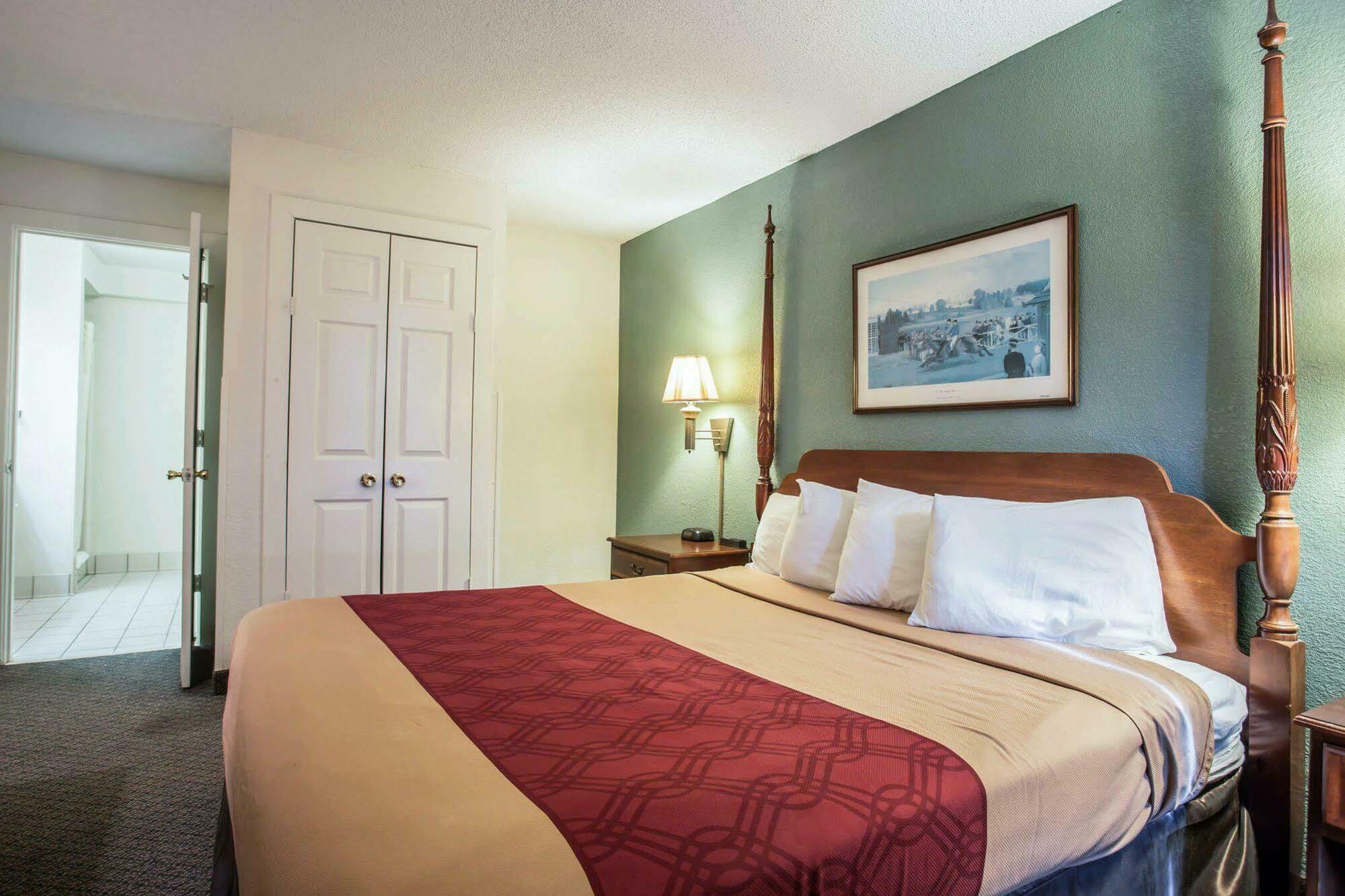Red Roof Inn & Suites Cornelius - Lake Norman Buitenkant foto